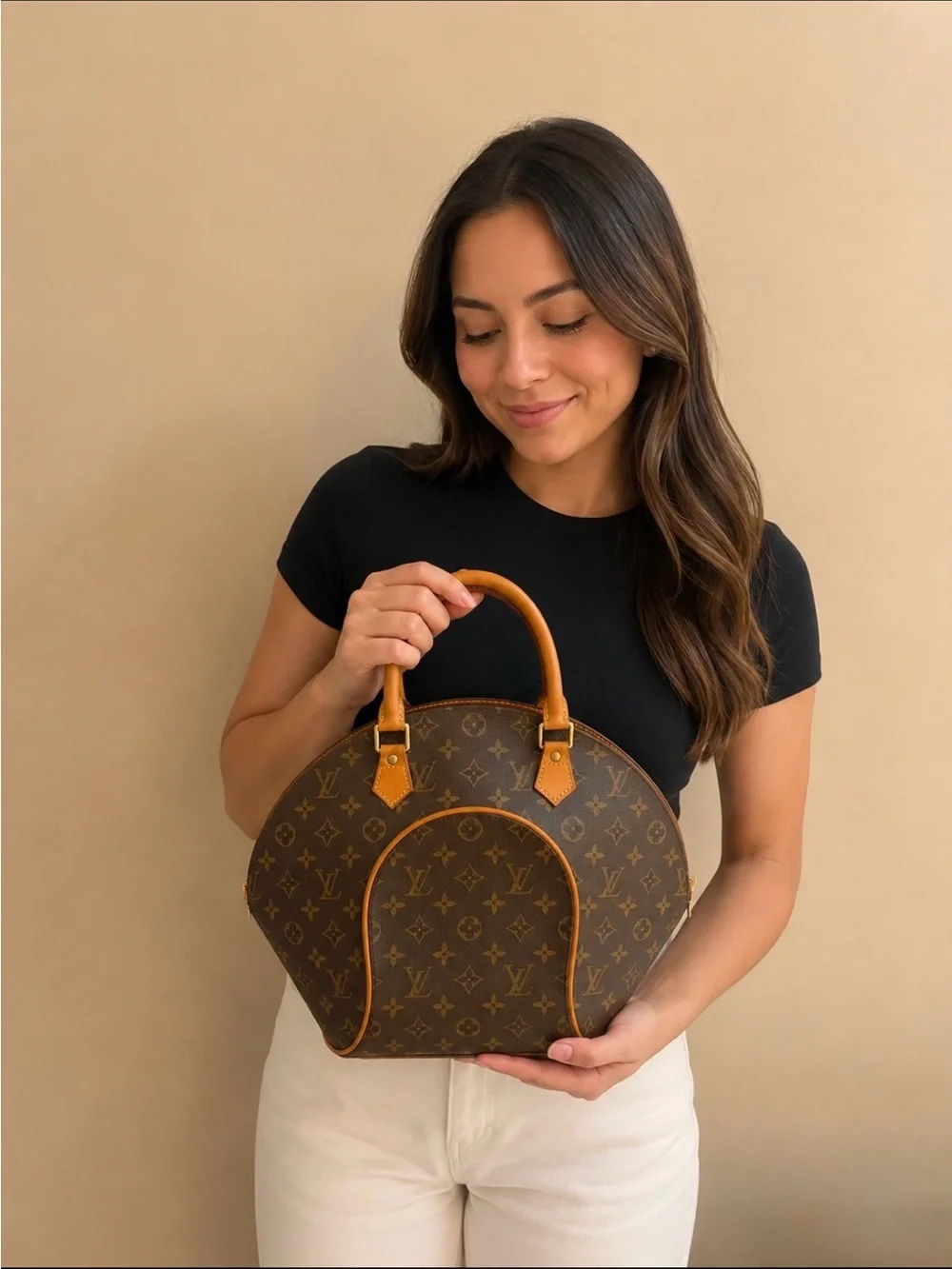 Louis Vuitton✨ Ellipse MM in the Monogram Canvas.